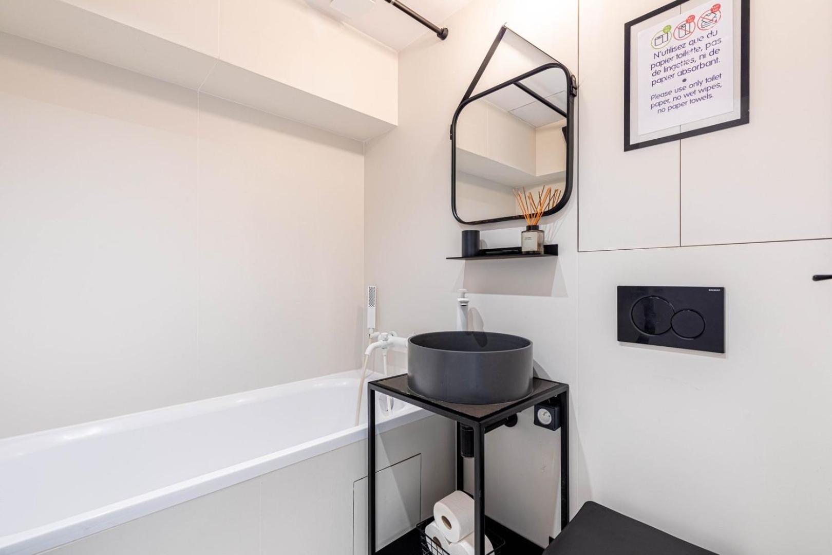 Modern Family Apartment Next To The Eiffel Tower ปารีส ภายนอก รูปภาพ